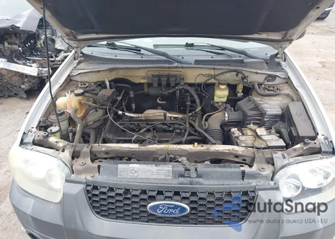 2005 Ford Escape Xls z USA, uszkodzony, nr VIN 1FMYU02Z15KB85699